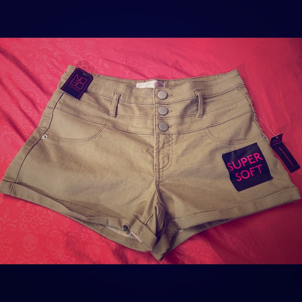 No Boundaries khaki shorts